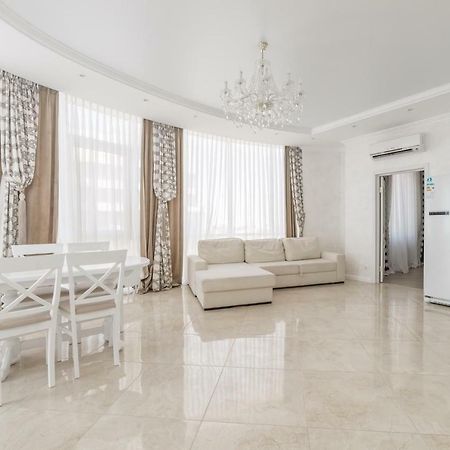 Vip Level Sea View Apartment Одеса Екстериор снимка